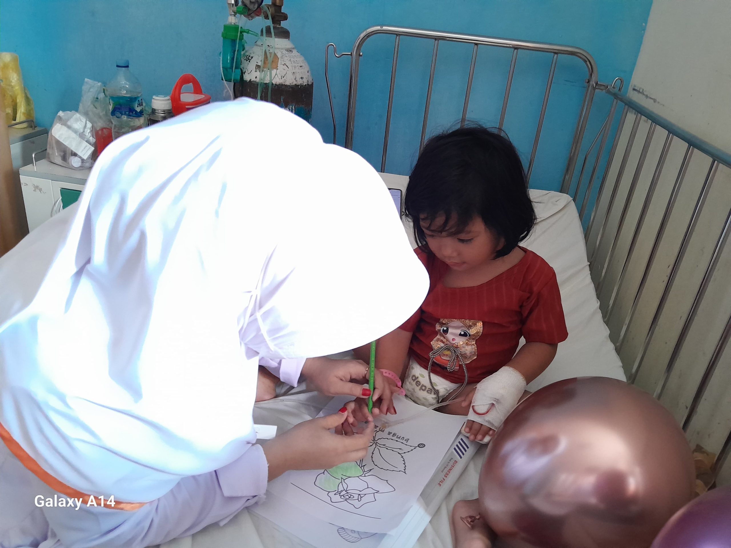 Terapi Bermain di RS Hajja Andi Depu: Mengurangi Stres Anak Selama Perawatan Terapi Bermain di RS Hajja Andi Depu: Mengurangi Stres Anak Selama Perawatan