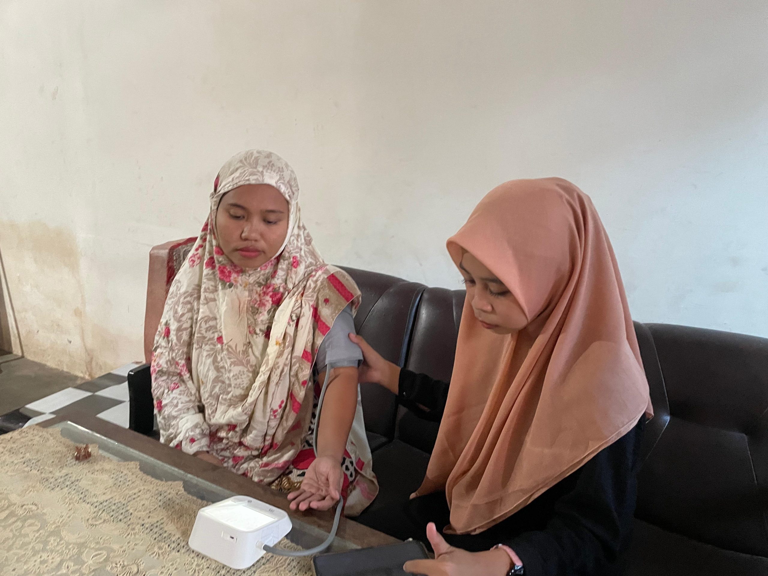 Mahasiswa AKPER YPPP Wonomulyo Lakukan Pengabdian Masyarakat di Desa Sugihwaras