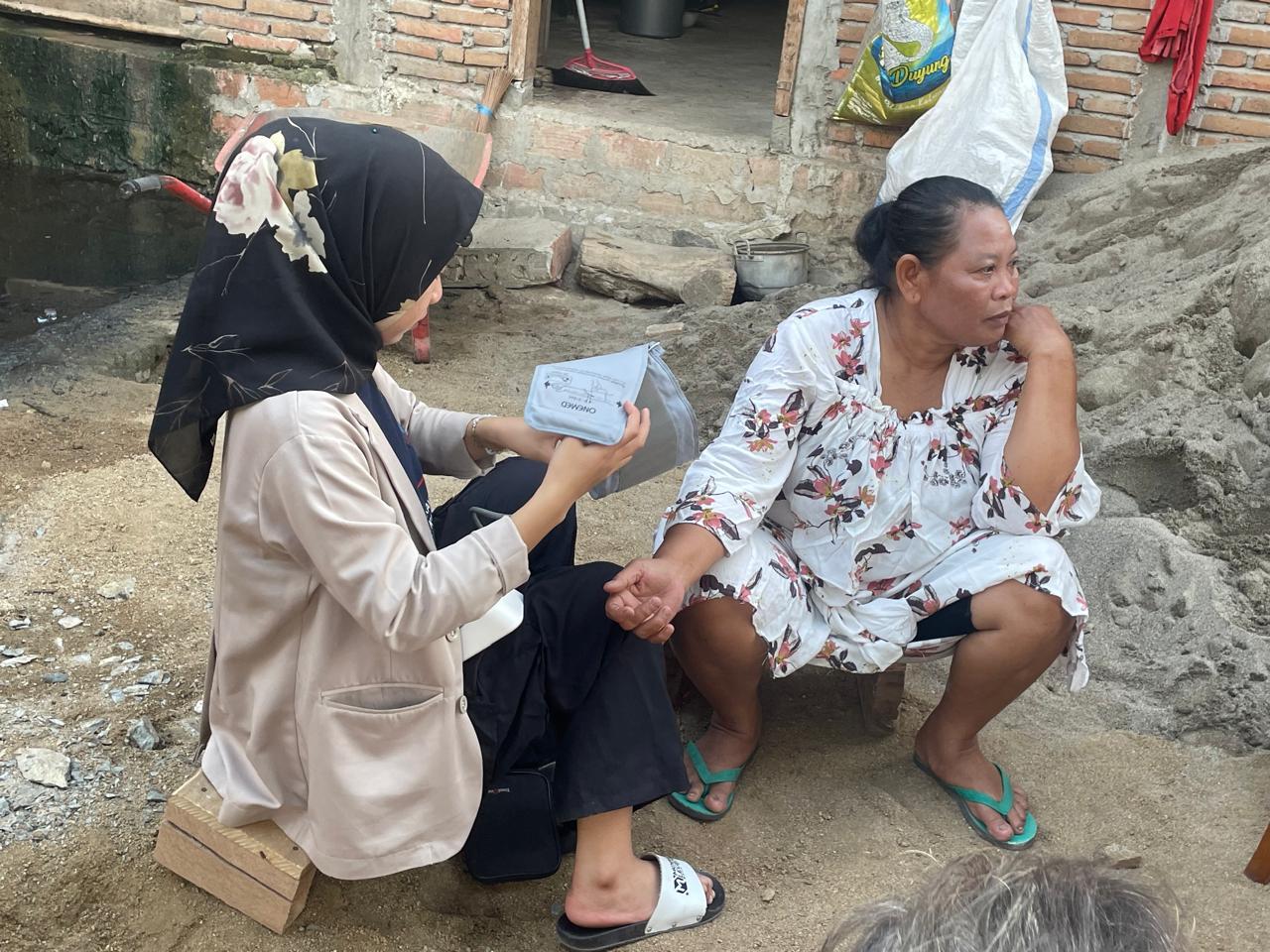 Mahasiswa AKPER YPPP Wonomulyo Berkontribusi dalam Kesehatan Masyarakat Desa Sugiwaras