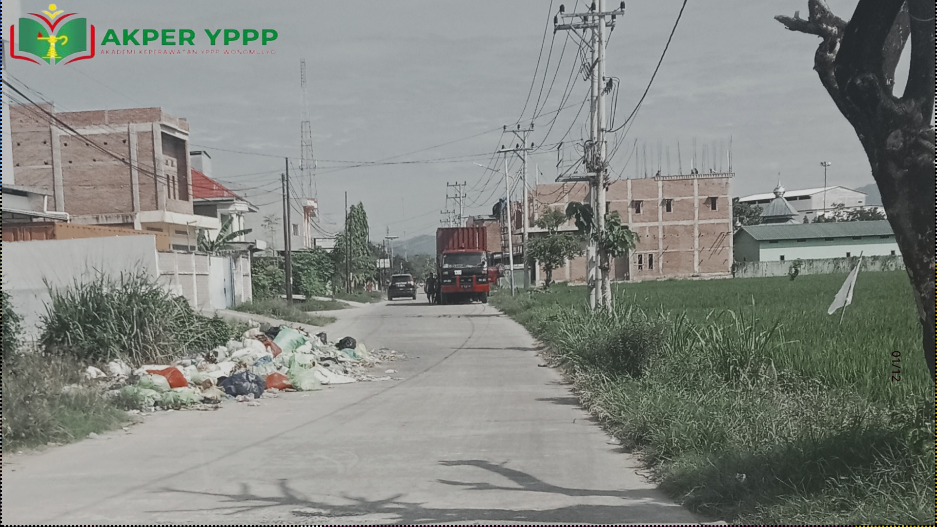Penumpukan Sampah di Pinggir Jalan: Ancaman bagi Pengendara dan Kesehatan Masyarakat Penumpukan Sampah di Pinggir Jalan: Ancaman bagi Pengendara dan Kesehatan Masyarakat