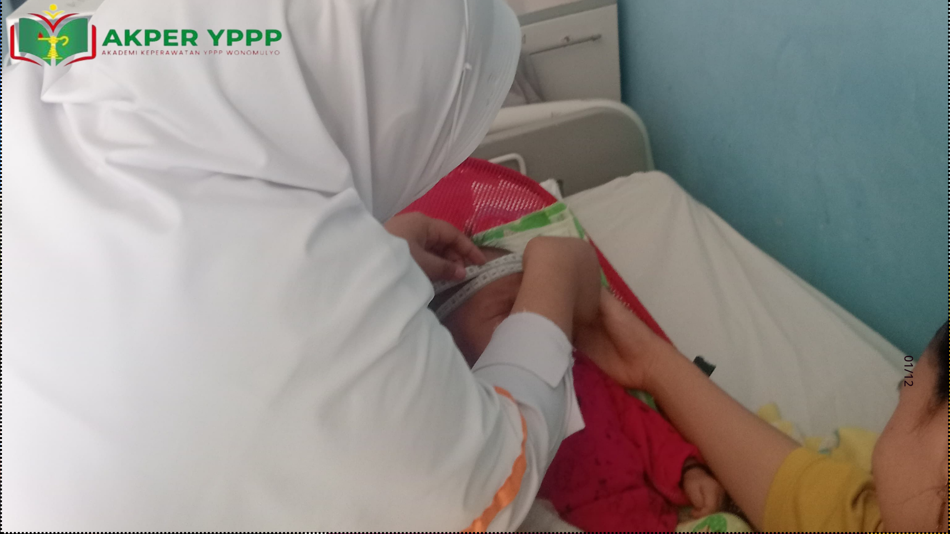Pemeriksaan Antropometri Anak di RSUD Hajjah Andi Depu oleh Mahasiswa Akper YPPP Wonomulyo
