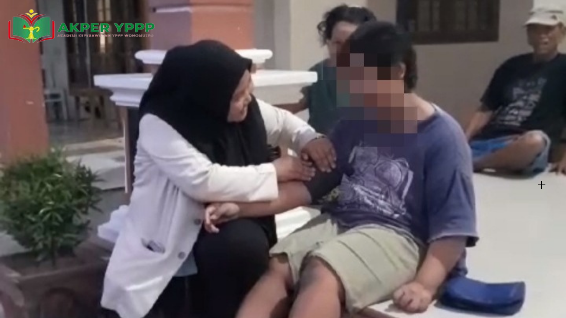 Kunjungan Mahasiswa Akper YPPP Wonomulyo kepada Pasien Disabilitas di Desa Sidodadi