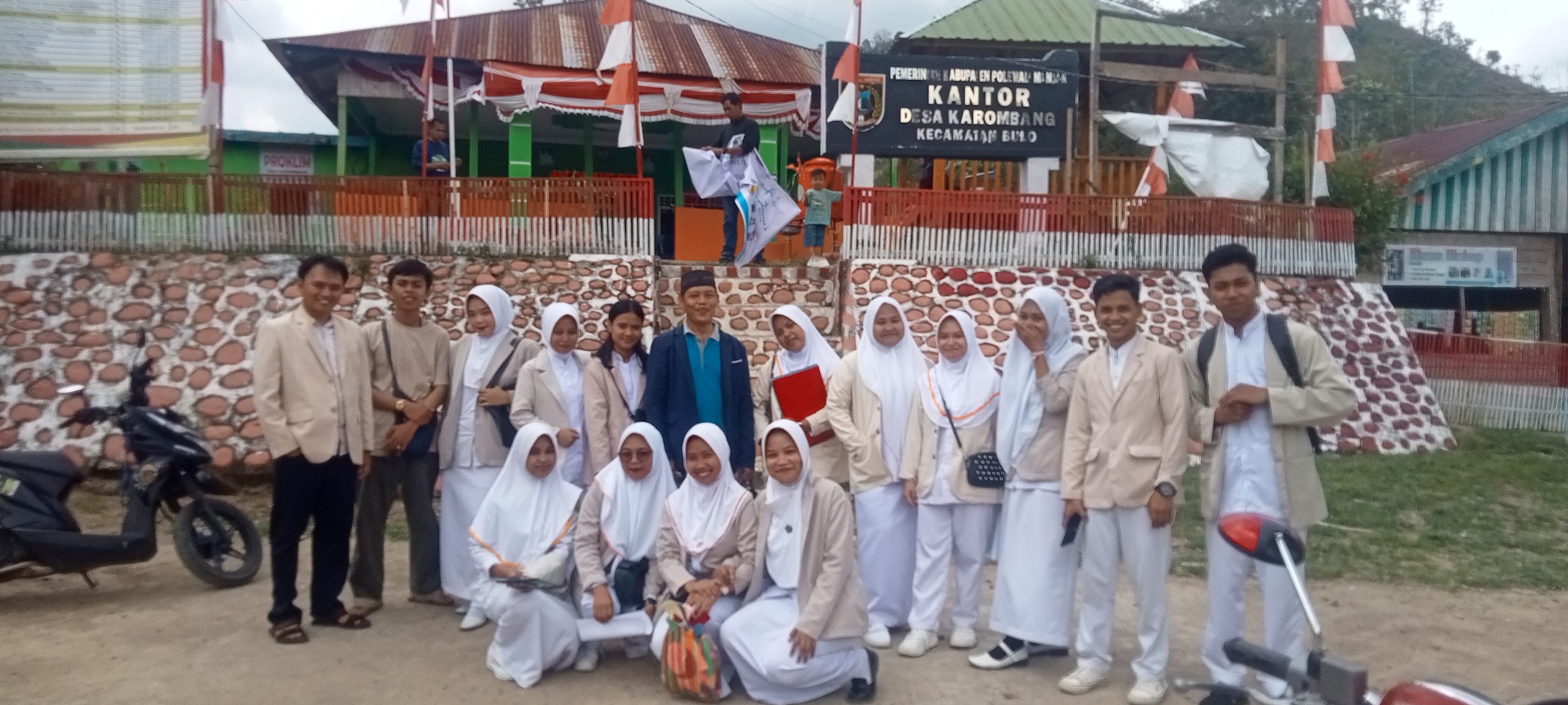 Mahasiswa AKPER YPPP Wonomulyo Beri Edukasi Pencegahan Stunting di Desa Karombang