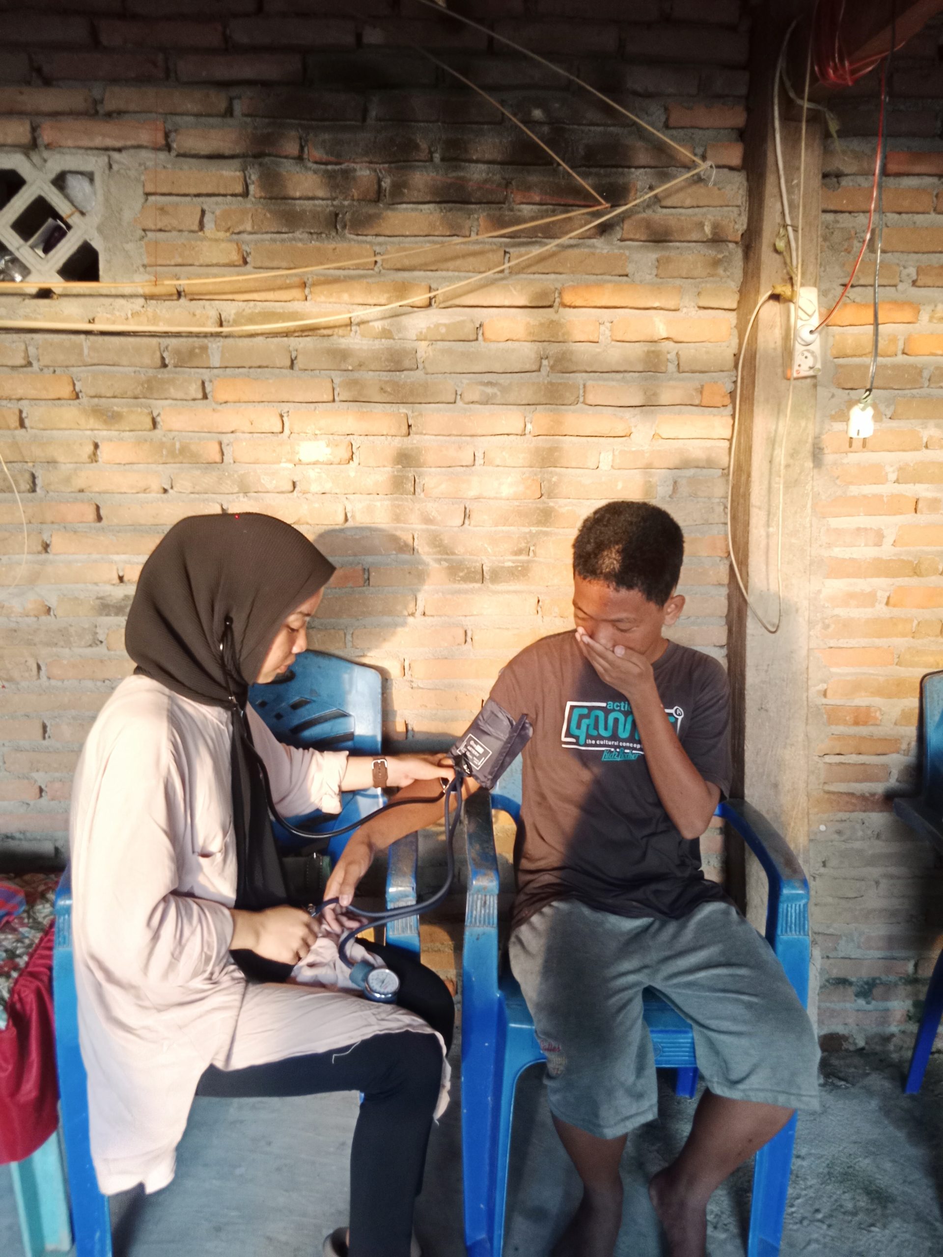 Mahasiswa AKPER YPPP Wonomulyo Laksanakan Pengukuran Tekanan Darah Remaja di Kecamatan Wonomulyo