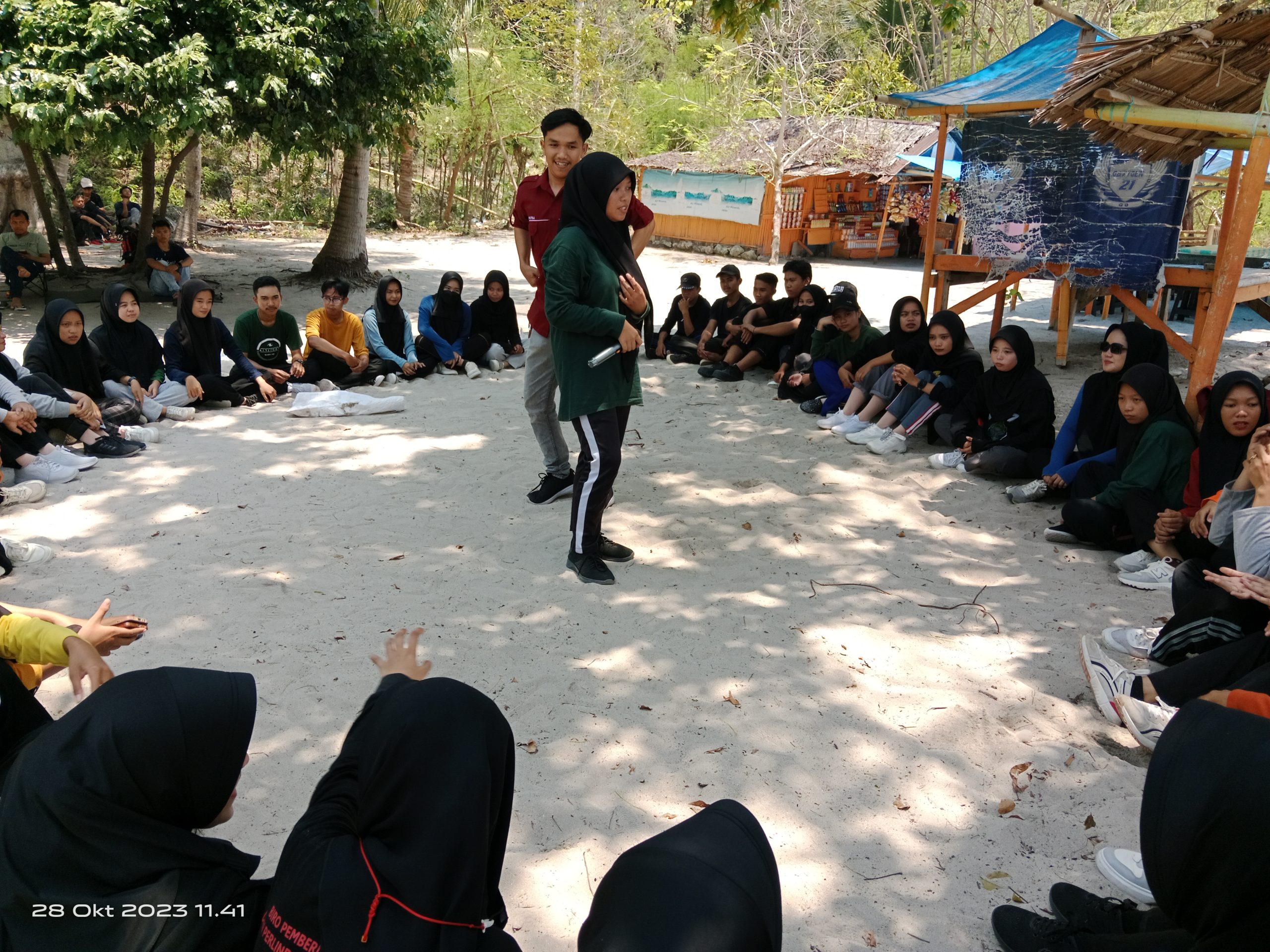 BEM AKPER YPPP Wonomulyo Gelar Bina Akrab di Pantai Palippis, Eratkan Tali Persaudaraan BEM AKPER YPPP Wonomulyo Gelar Bina Akrab di Pantai Palippis, Eratkan Tali Persaudaraan
