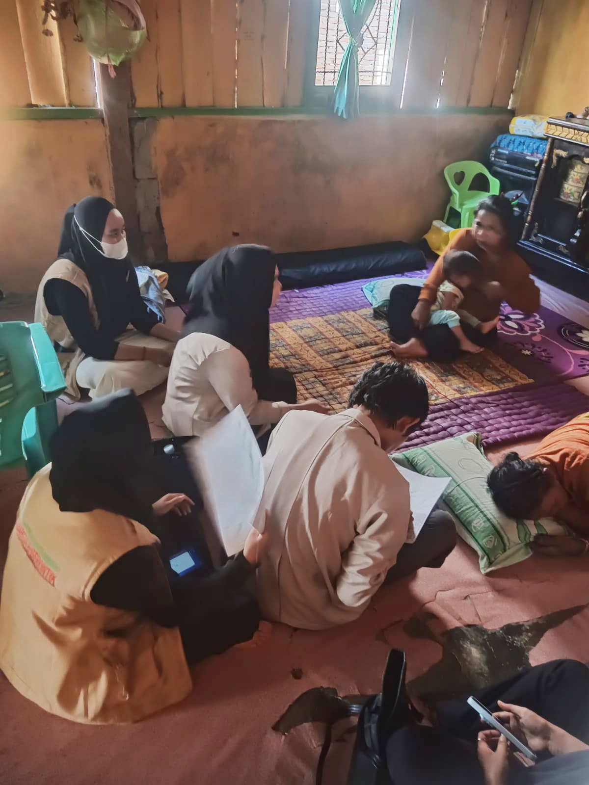 Mahasiswa AKPER YPPP Wonomulyo Lakukan Pengkajian Kesehatan Anak dan keluarga di Desa Rumpa, Polewali Mandar